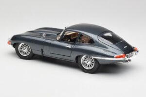 Jaguar E-Type Series 1 Vert Bburago 1:18 3018-M1 Métal — image 4 sur 8
