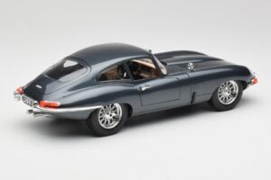 Jaguar E-Type Series 1 Vert Bburago 1:18 3018-M1 Métal — image 5 sur 8