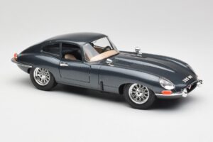 Jaguar E-Type Series 1 Vert Bburago 1:18 3018-M1 Métal — image 6 sur 8