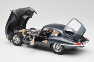 Jaguar E-Type Series 1 Vert Bburago 1:18 3018-M1 Métal — image 7 sur 8
