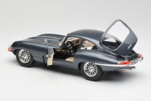 Jaguar E-Type Gris Bburago 1:18 30018 Métal — image 5 sur 8
