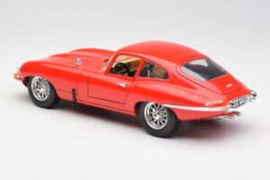 Jaguar E-Type Rouge Bburago 1:18 3018 Métal — image 7 sur 8