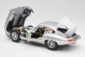 Jaguar E-Type Series 1 Argent Bburago 1:18 3018-M2 Métal — image 5 sur 8