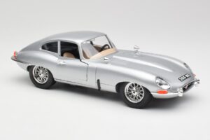 Jaguar E-Type Series 1 Argent Bburago 1:18 3018-M2 Métal — image 6 sur 8