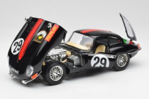 Jaguar E-Type #29 Noir Bburago 1:18 3018-M4 Métal — image 2 sur 8