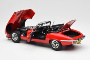 Jaguar E-Type Roadster Series III V12 Rouge AUTOart 1:18 73523 Métal — image 5 sur 8