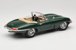 Jaguar E-Type Series 1 Roadster Vert Bburago 1:18 3016-M1 Métal — image 3 sur 8