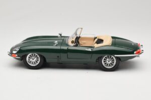 Jaguar E-Type Series 1 Roadster Vert Bburago 1:18 3016-M1 Métal — image 4 sur 8