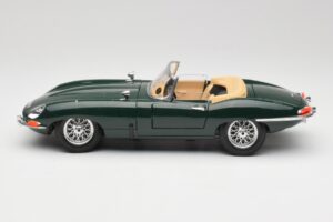Jaguar E-Type Series 1 Roadster Vert Bburago 1:18 3018-M5 Métal — image 4 sur 8