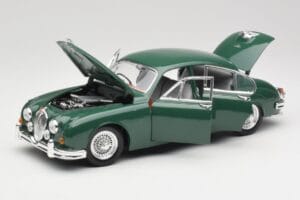 Jaguar Mark II British Racing Vert & Intérieur Bleu Maisto 1:18 59001 Métal — image 2 sur 8