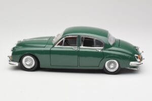 Jaguar Mark II British Racing Vert & Intérieur Bleu Maisto 1:18 59001 Métal — image 4 sur 8
