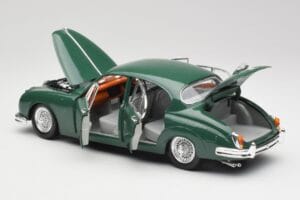 Jaguar Mark II British Racing Vert & Intérieur Bleu Maisto 1:18 59001 Métal — image 5 sur 8