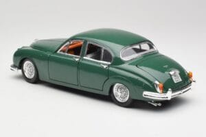 Jaguar Mark II British Racing Vert & Intérieur Bleu Maisto 1:18 59001 Métal — image 7 sur 8