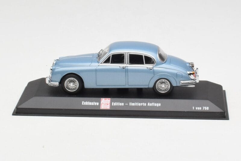 Jaguar Mk II Blue Metallic Minichamps 1:43 433130604 Métal