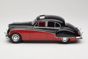 Jaguar Mk VIII Noir & Rouge Foncé BoS Models 1:18 BOS408 Résine — image 3 sur 6