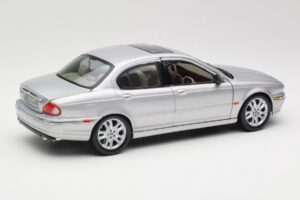 Jaguar X-Type Argent Maisto 1:18 7271328 Métal — image 3 sur 8