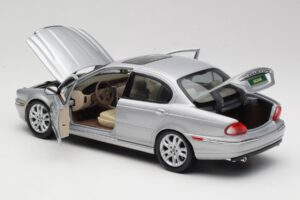 Jaguar X-Type Argent Maisto 1:18 7271328 Métal — image 5 sur 8