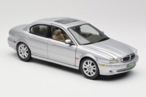 Jaguar X-Type Argent Maisto 1:18 7271328 Métal — image 6 sur 8