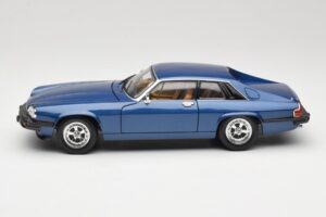 Jaguar XJ-S Bleu Road Signature 1:18 92658 Métal — image 4 sur 8