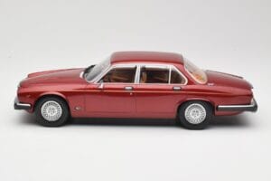 Jaguar XJ Series III Metallic Dark Red MCG 1:18 MCG18176 Métal — image 3 sur 6