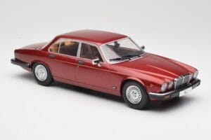 Jaguar XJ Series III Metallic Dark Red MCG 1:18 MCG18176 Métal — image 4 sur 6