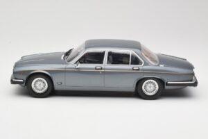 Jaguar XJ Series III Metallic Grey MCG 1:18 MCG18177 Métal — image 3 sur 6