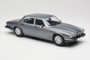Jaguar XJ Series III Metallic Grey MCG 1:18 MCG18177 Métal — image 4 sur 6
