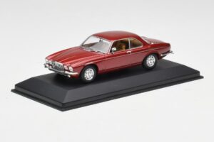 Jaguar XJ12 Coupé Regency Rouge Minichamps 1:43 400130461 Métal — image 2 sur 4