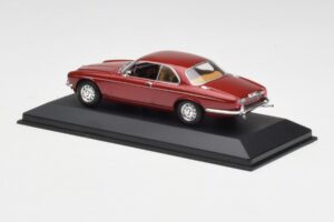 Jaguar XJ12 Coupé Regency Rouge Minichamps 1:43 400130461 Métal — image 3 sur 4