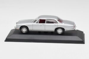 Jaguar XJ12 Series II Argent Minichamps 1:43 400130401 Métal