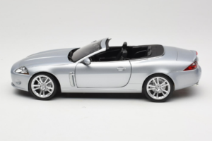 Jaguar XK X150 Cabriolet Argent Minichamps 1:18 153130533 Métal — image 4 sur 8