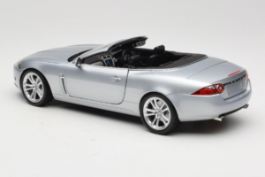 Jaguar XK X150 Cabriolet Argent Minichamps 1:18 153130533 Métal — image 7 sur 8