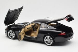 Jaguar XK-R X150 Midnight Noir AUTOart 1:18 73632 Métal — image 5 sur 8