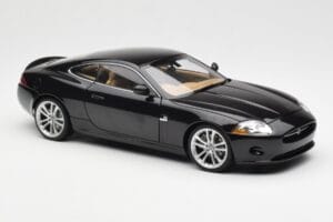 Jaguar XK-R X150 Midnight Noir AUTOart 1:18 73632 Métal — image 6 sur 8