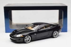 Jaguar XK-R X150 Midnight Noir AUTOart 1:18 73632 Métal — image 8 sur 8