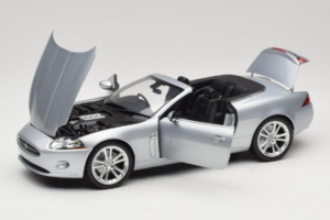 Jaguar XK X150 Cabriolet Argent Minichamps 1:18 150130531 Métal — image 2 sur 8