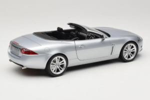 Jaguar XK X150 Cabriolet Argent Minichamps 1:18 150130531 Métal — image 3 sur 8