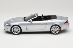 Jaguar XK X150 Cabriolet Argent Minichamps 1:18 150130531 Métal — image 4 sur 8
