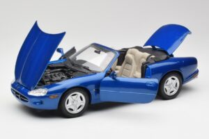 Jaguar XK8 X100 Cabriolet Azure Bleu Maisto 1:18 50286 Métal — image 2 sur 8