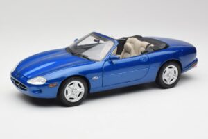 Jaguar XK8 X100 Cabriolet Azure Bleu Maisto 1:18 50286 Métal