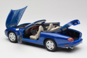 Jaguar XK8 X100 Cabriolet Azure Bleu Maisto 1:18 50286 Métal — image 5 sur 8