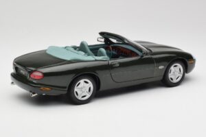 Jaguar XK8 X100 Cabriolet British Racing Vert Maisto 1:18 50285 Métal — image 3 sur 8