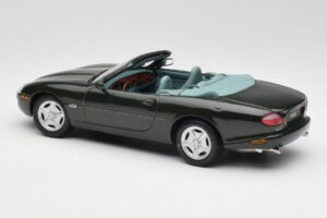 Jaguar XK8 X100 Cabriolet British Racing Vert Maisto 1:18 50285 Métal — image 7 sur 8