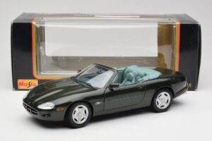 Jaguar XK8 X100 Cabriolet British Racing Vert Maisto 1:18 50285 Métal — image 8 sur 8