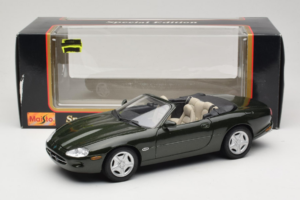 Jaguar XK8 Green Metallic Gris Clair Intérieur Maisto 1:18 31836 Métal — image 8 sur 8