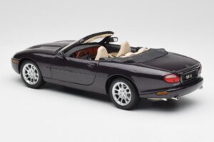 Jaguar XKR X100 Cabriolet Gris Maisto 1:18 50331 Métal — image 7 sur 8