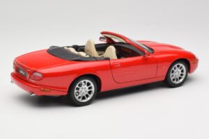 Jaguar XKR X100 Rouge Maisto 1:18 50330 Métal — image 3 sur 8