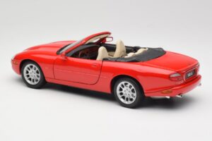 Jaguar XKR X100 Rouge Maisto 1:18 50330 Métal — image 7 sur 8