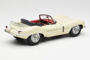 Jaguar XKSS Crème AUTOart 1:18 73512 Métal — image 3 sur 8