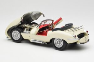 Jaguar XKSS Crème AUTOart 1:18 73512 Métal — image 5 sur 8